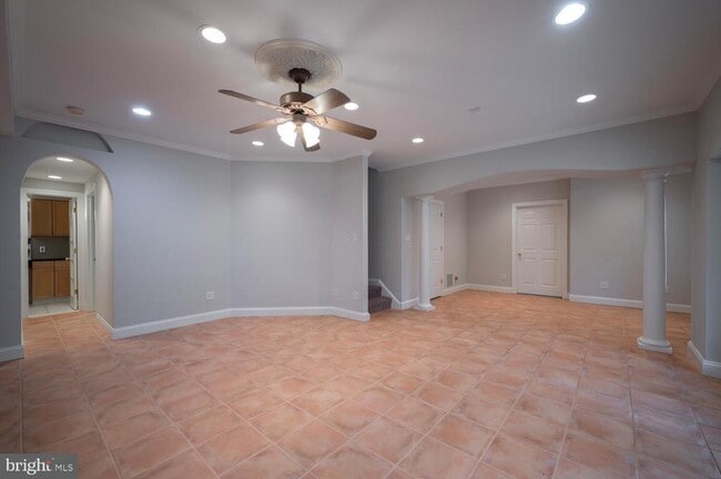 Building Photo - 119 E Jefferson St