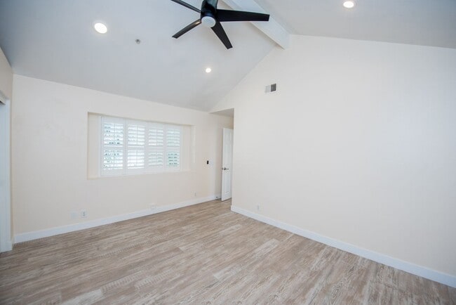 Building Photo - Eastside Costa Mesa Gem