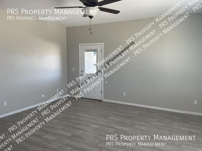 Building Photo - 34909 N Palm Dr