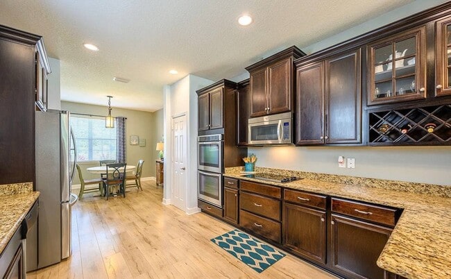 Building Photo - 617 Champion Ridge Dr