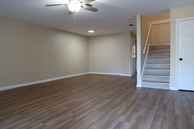 Building Photo - Foster Lane Town Homes NM