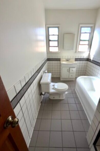 Building Photo - 6089 Cashio St