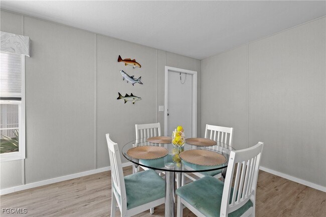 Building Photo - 1747 Beverly Dr