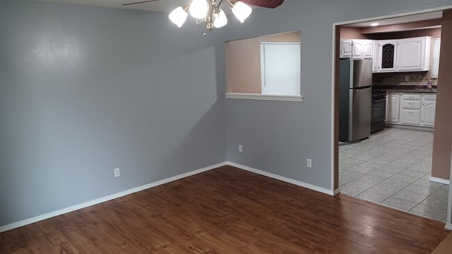 Building Photo - 847 Weedel Dr