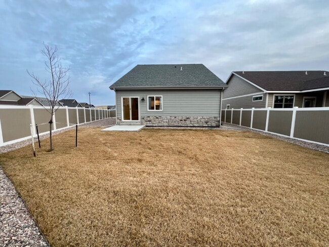 Building Photo - 3 Bedroom New Build Available Now!