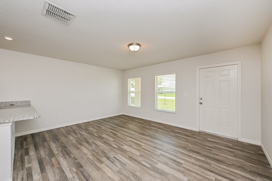 Building Photo - 26485 Wakefield Dr