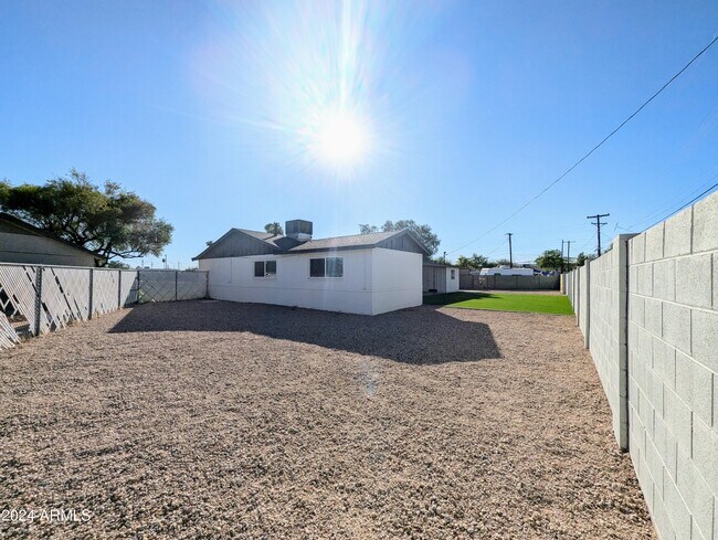 Building Photo - 121 N Flint Cir