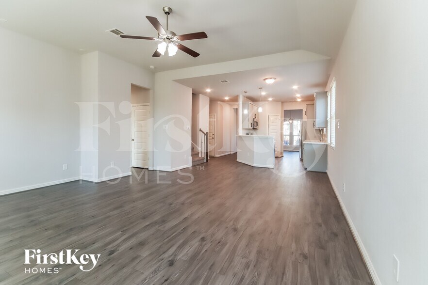 Building Photo - 4820 La Piedra Ln