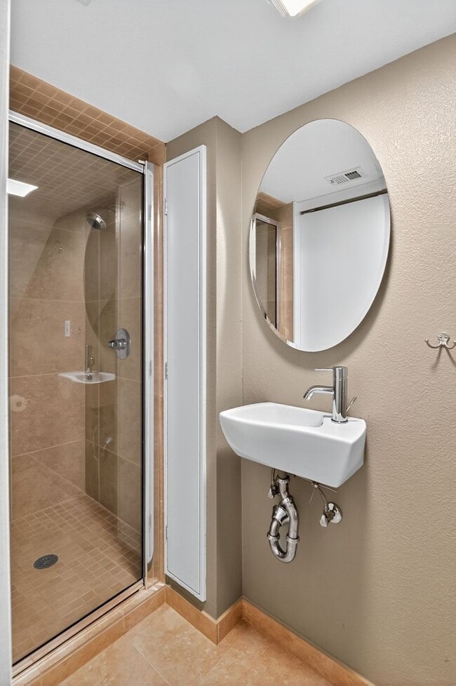 Building Photo - 770 Quince Cir