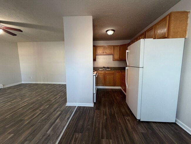 Building Photo - 421 Poplar Level Ct