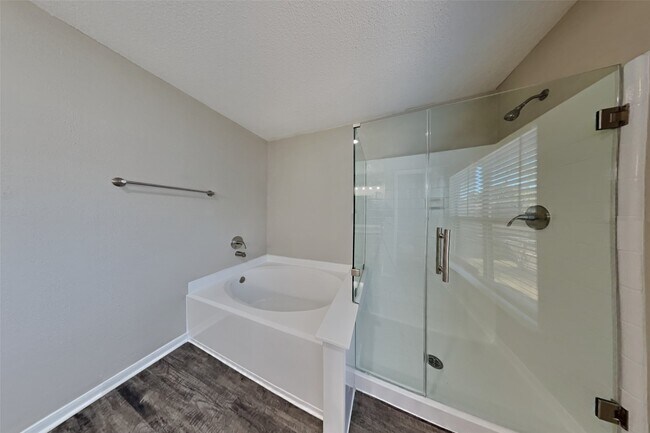 Building Photo - 3911 Spring River Dr