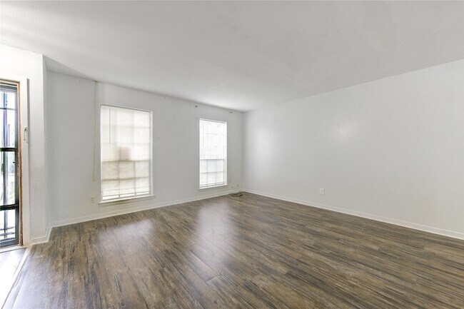Building Photo - 6723 Tarnef Dr