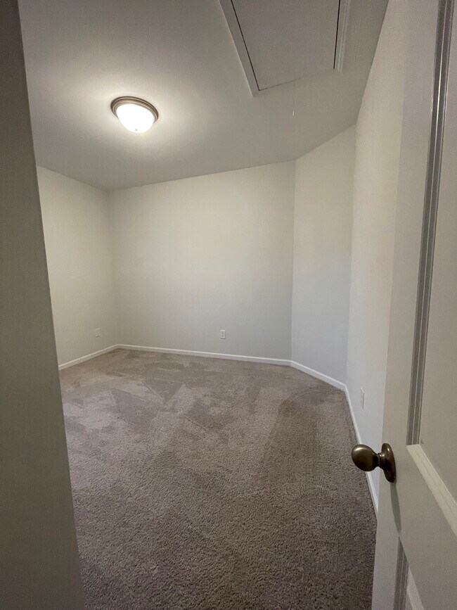 Building Photo - 840 Orchard Valley Ln