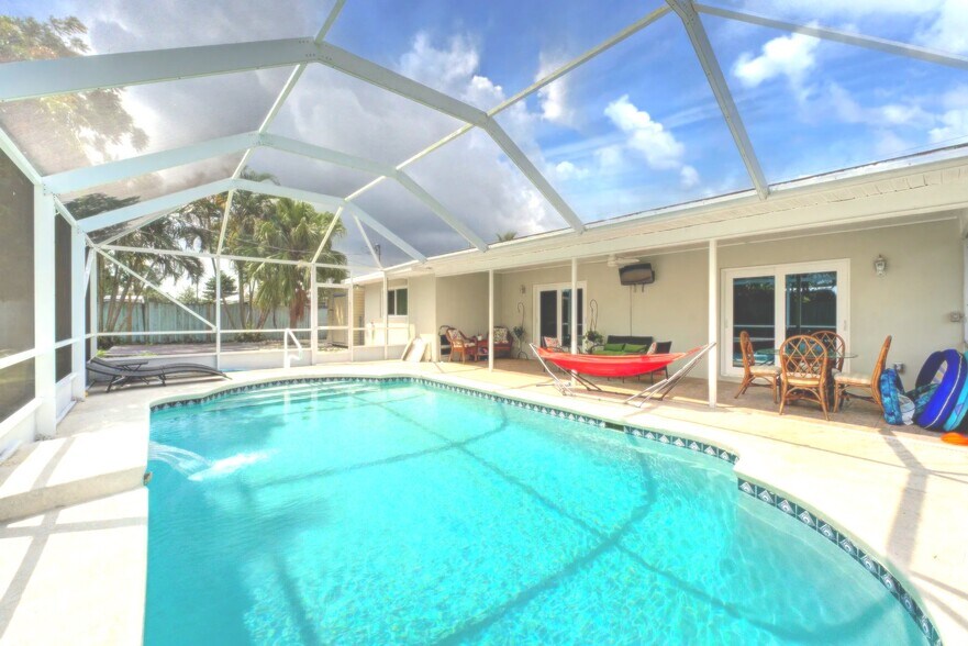 Primary Photo - 573 SE Floresta Dr