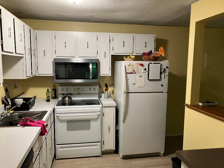 Building Photo - 80 Damon Rd