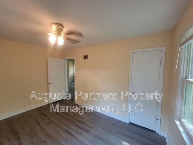 Building Photo - 1223 Radiance Dr