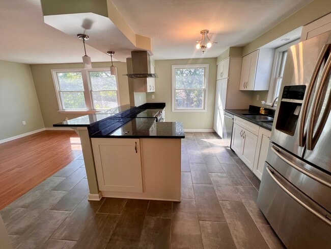 Building Photo - Pittsburgh - 2 Bedroom 1.5 Bathroom - Home...