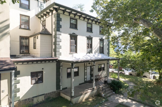 Building Photo - 3301-3303 Baring St