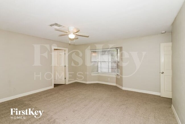 Building Photo - 15631 Cascade Point Dr
