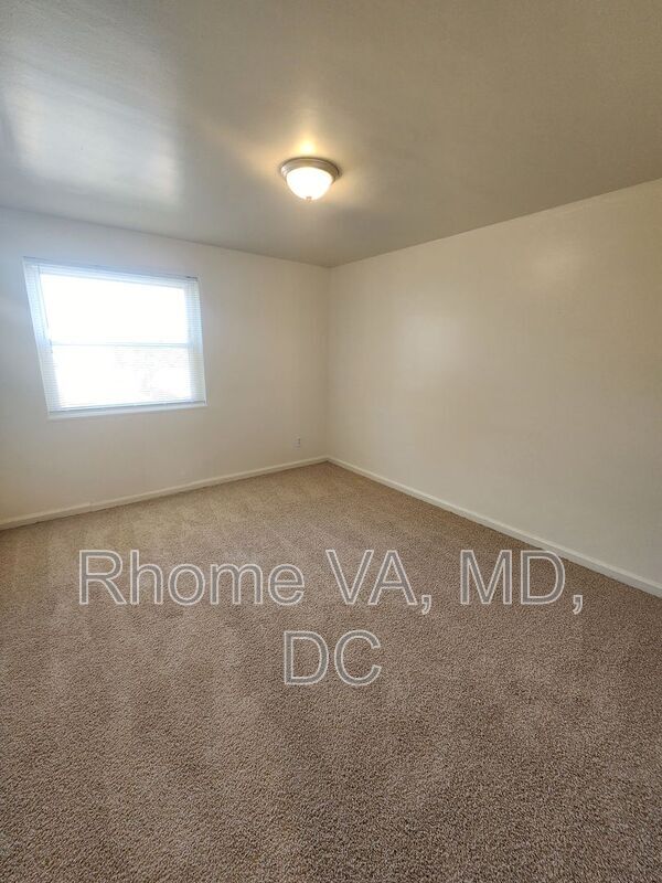 Building Photo - 6192 Greenwood Dr