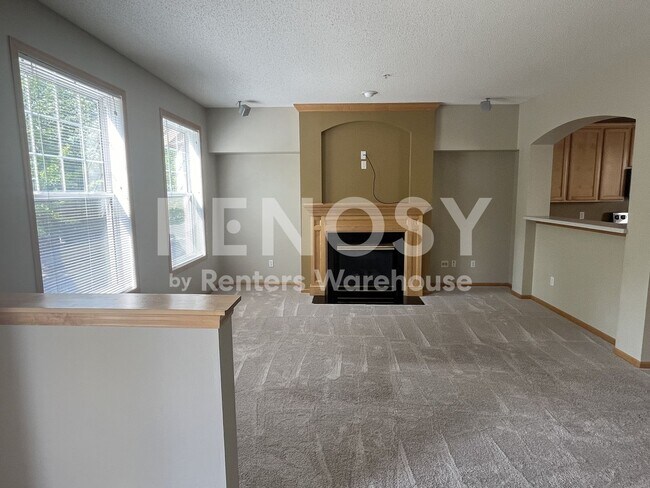 Building Photo - Available Now 3 Bedroom 1 Bath 1 Powder Room Townhome in Eden Prairie