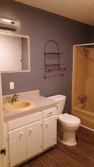 Building Photo - 142 Fields St