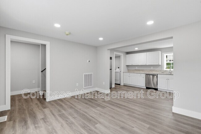 Building Photo - 2415 Piedmont St NW