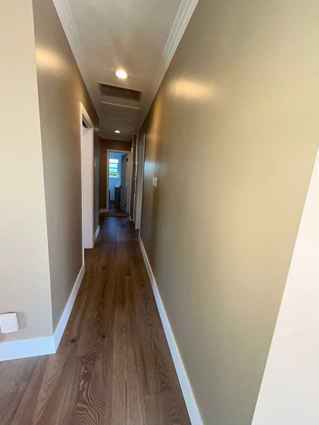 Building Photo - Newly Renovated 3 bed/1 bath House for Rent