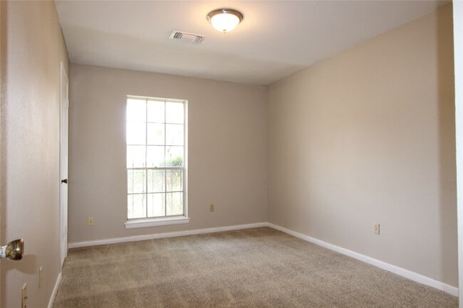 Building Photo - 3111 Long Meadow Dr