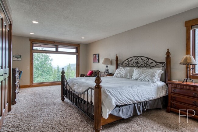 Building Photo - Breck 3-bedroom home with views! 4-6