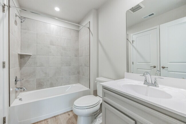 Building Photo - 28 Sidney Ln