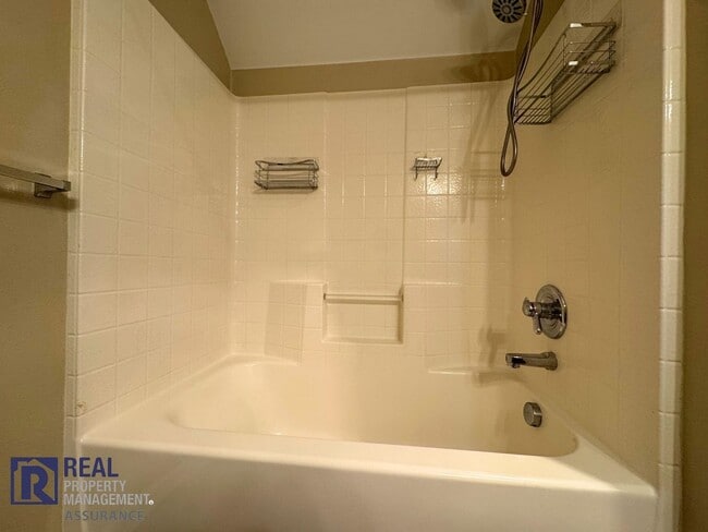 Building Photo - Cozy 1 Bedroom Condo!! Move In Ready!