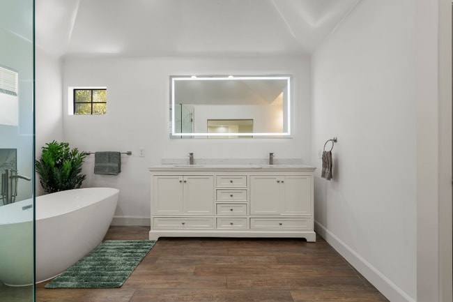 Building Photo - 1015 E Verdugo Ave