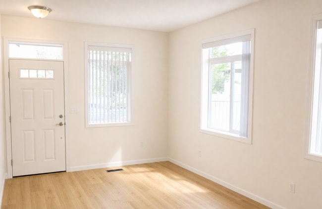 Building Photo - Bright & Welcoming 3-Bedroom Home in Ridgefield — Available Now