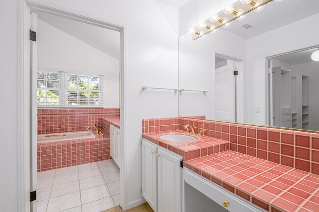 Building Photo - 16812 Addison St