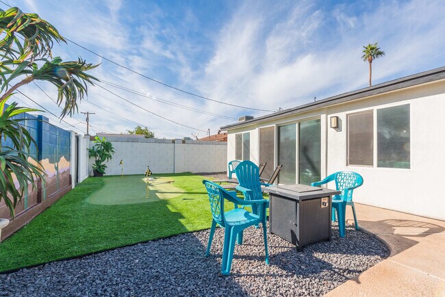 Building Photo - 4917 E Granada Rd