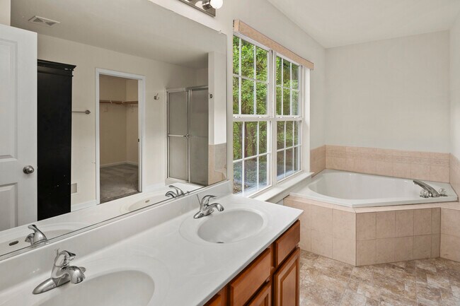 Building Photo - 144 Midland Rd