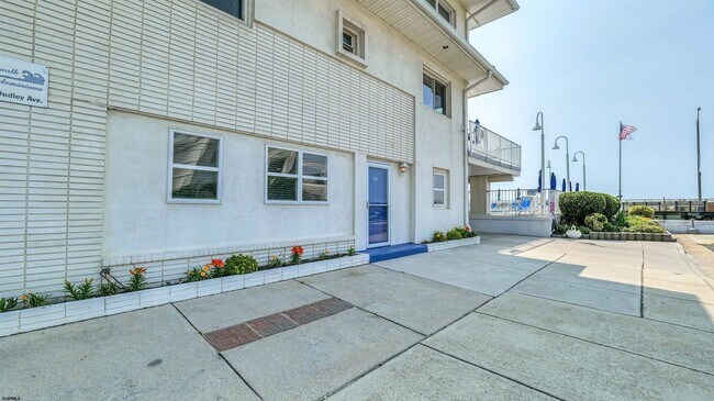 Building Photo - 5800 Boardwalk-100-100