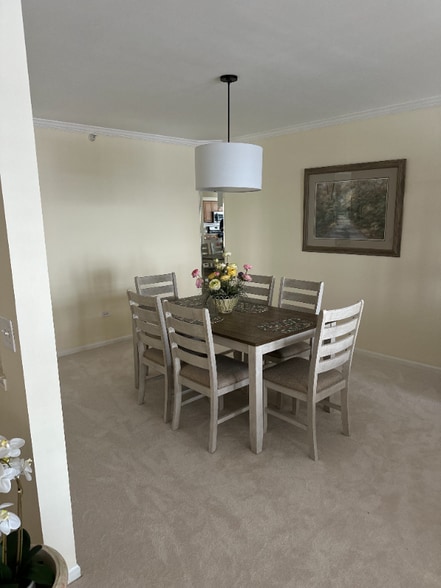 Building Photo - 650 S River Rd