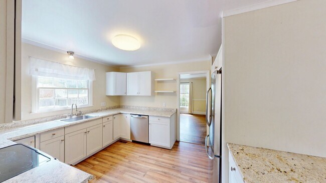 Building Photo - 6821 View Way Dr