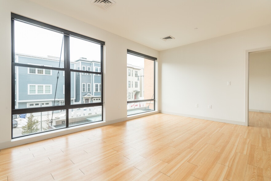 Building Photo - 320 D St