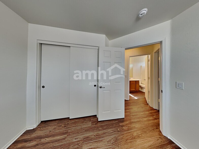 Building Photo - 6507 W Hughes Dr