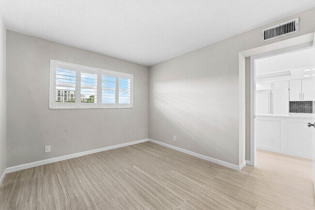 Building Photo - 2004 S Federal Hwy