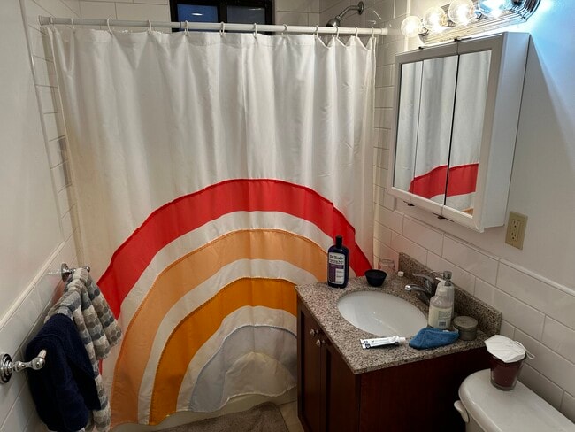 Building Photo - 27 Glenville Ave