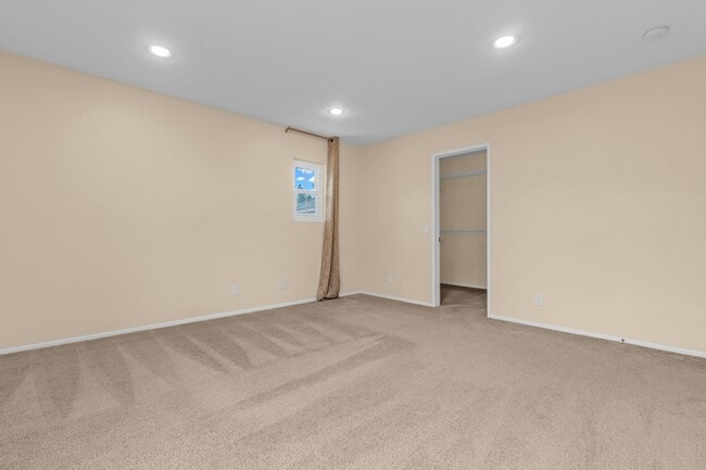 Building Photo - 51 Danbury Ln