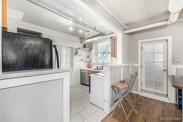 Building Photo - 1376 N Pearl St