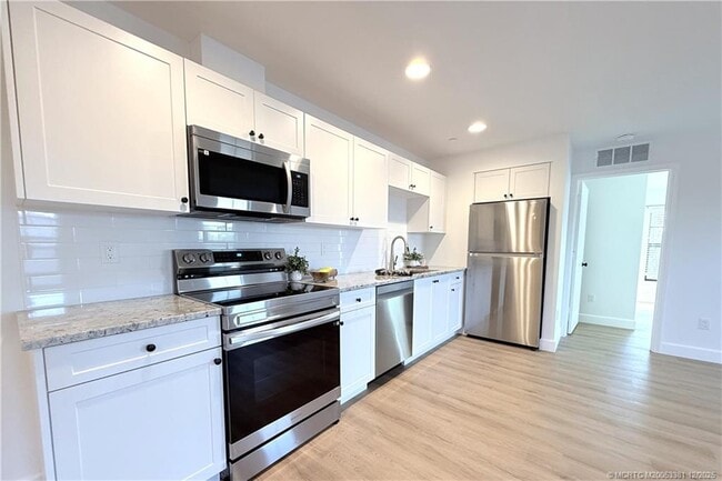 Building Photo - 3375 SW Mapp Rd