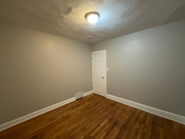 Building Photo - 4384 E 136th St