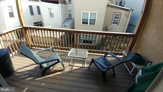 Building Photo - 827 Corinthian Ave
