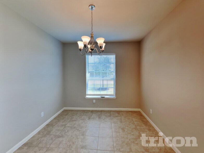 Building Photo - 116 Thorton Vine Dr